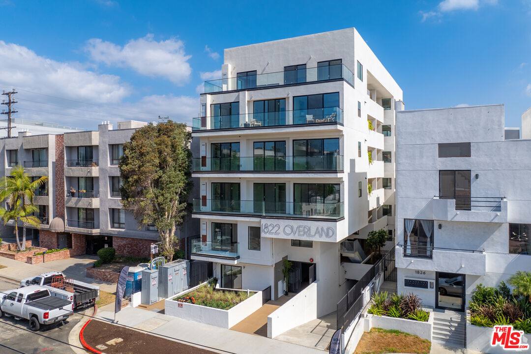 Apartment for rent at 1822 Overland Ave #303, Los Angeles, CA 90025