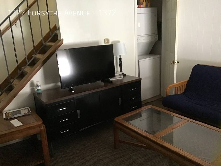 Townhouse for rent at 1372 Forsythe Ave, Columbus, OH 43201