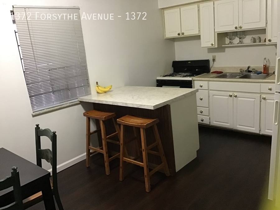 Townhouse for rent at 1372 Forsythe Ave, Columbus, OH 43201