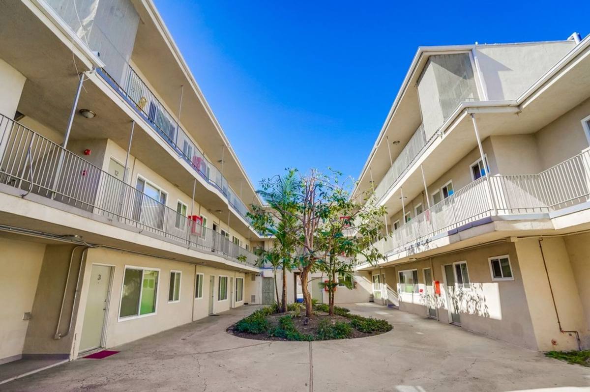 Apartment for rent at 6325 8th Ave #23, Los Angeles, CA 90043