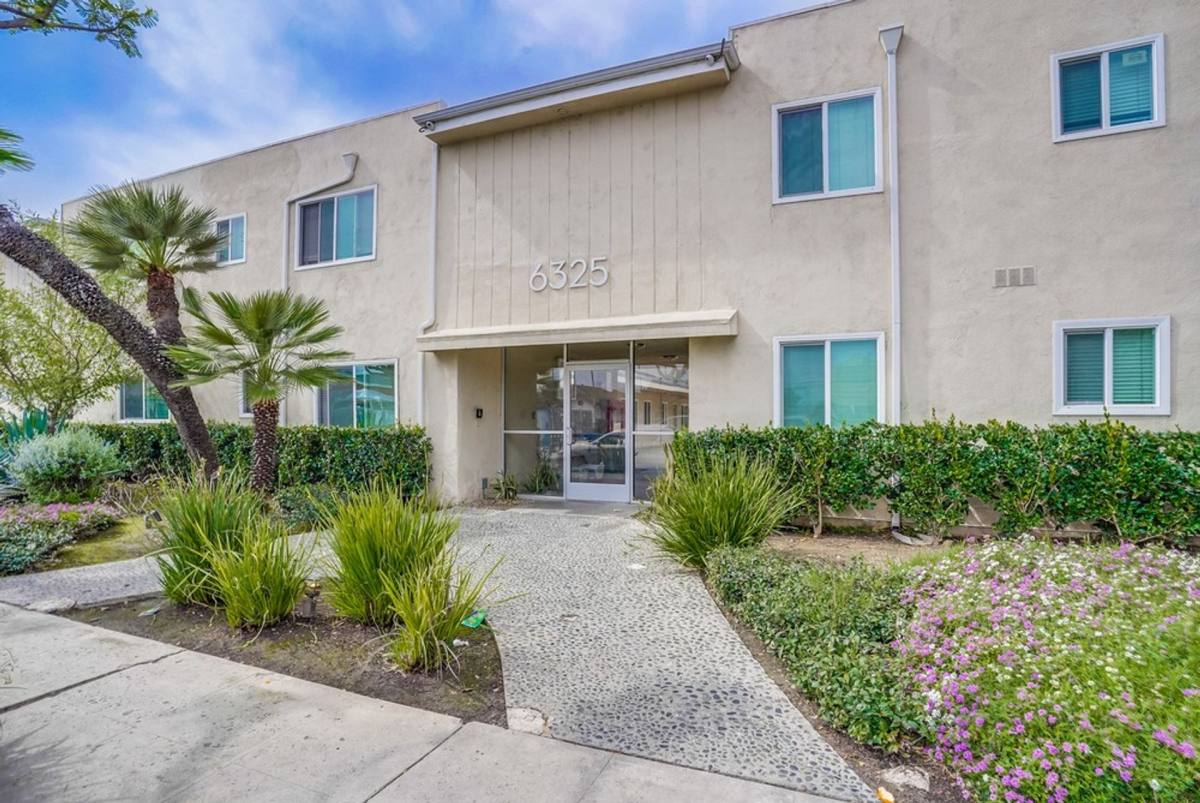 Apartment for rent at 6325 8th Ave #23, Los Angeles, CA 90043
