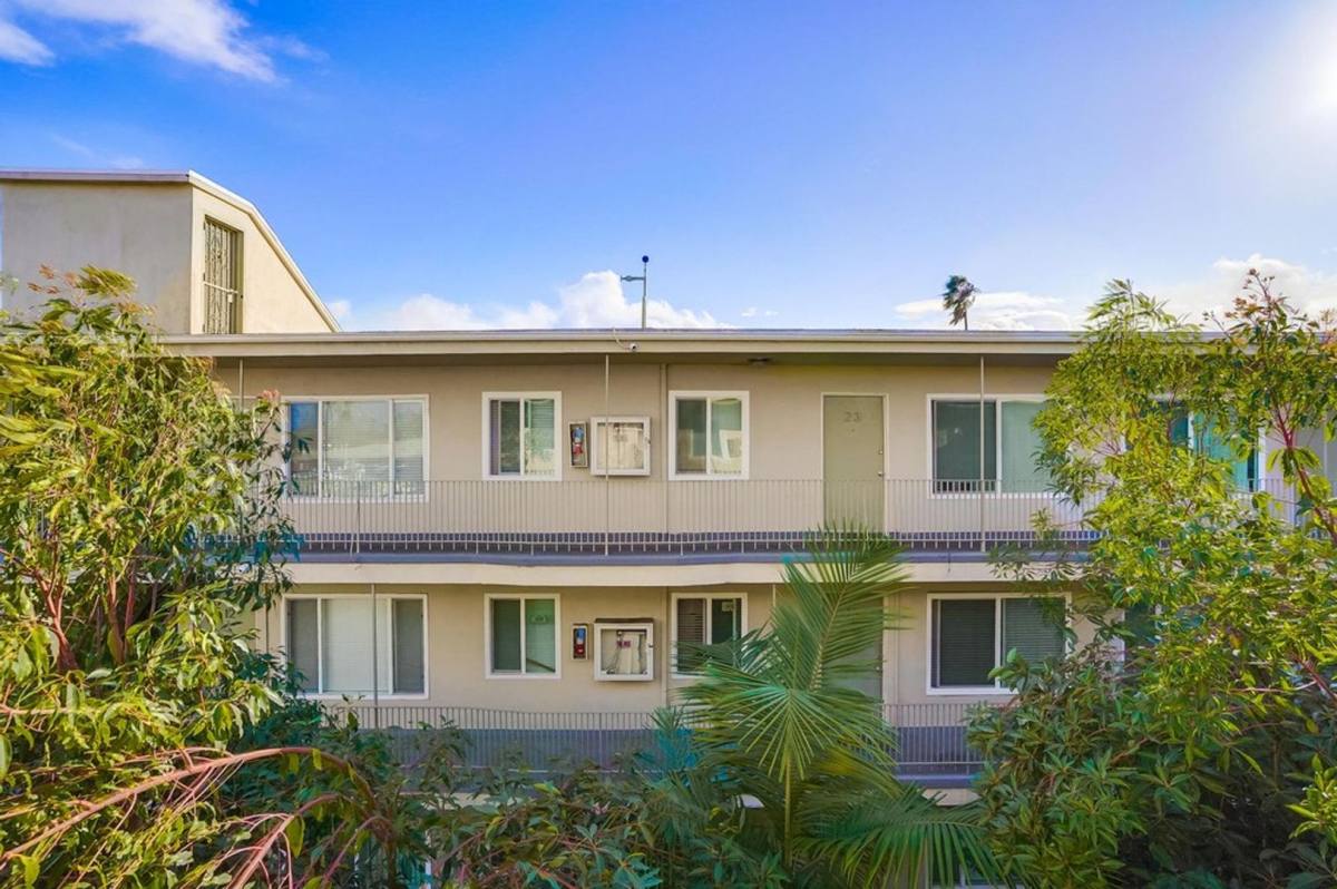 Apartment for rent at 6325 8th Ave #23, Los Angeles, CA 90043