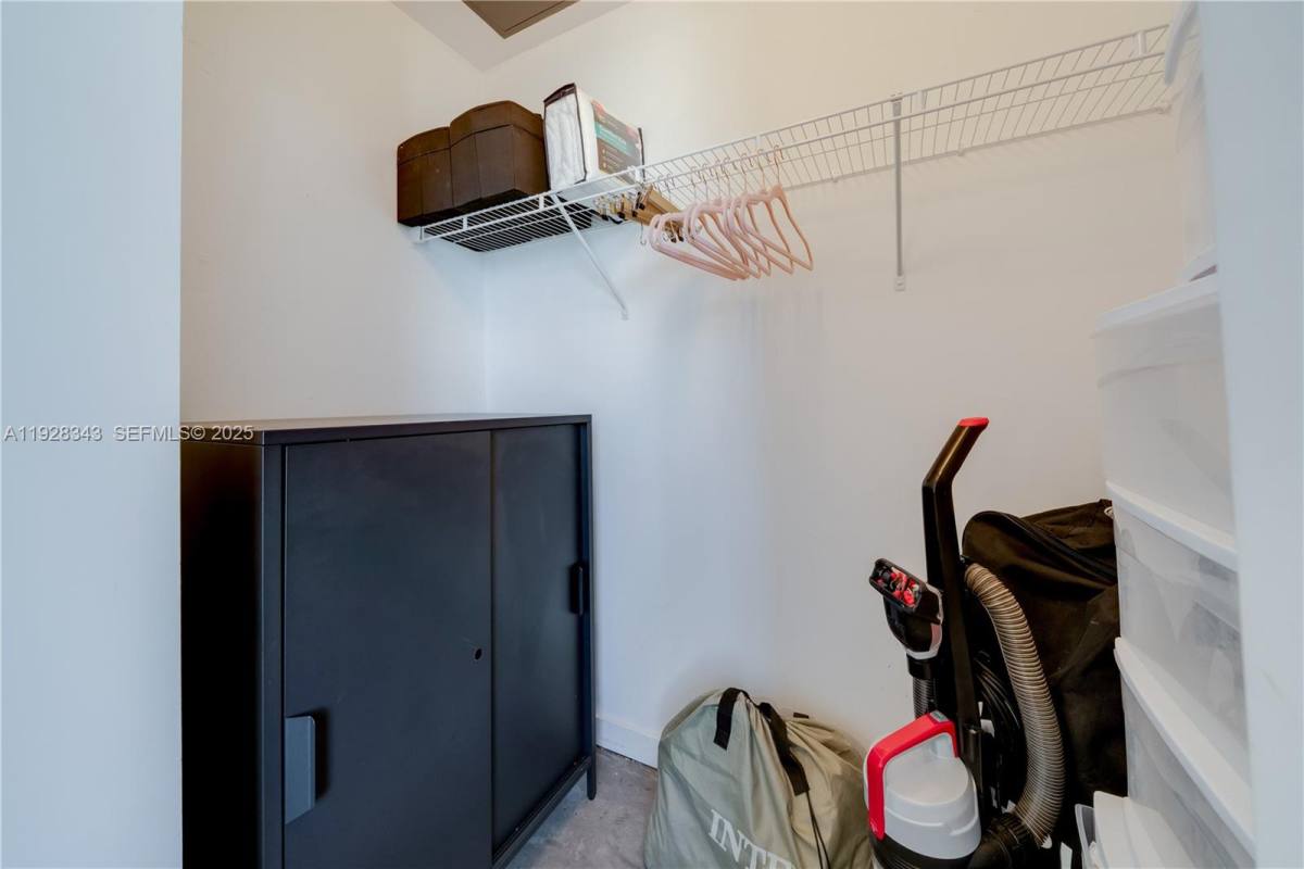 Apartment for rent at 151 SE 1st St #3008, Miami, FL 33131