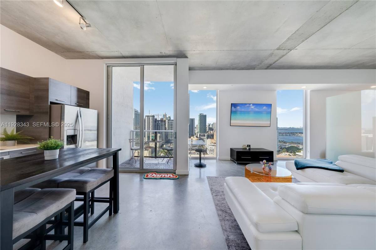 Apartment for rent at 151 SE 1st St #3008, Miami, FL 33131