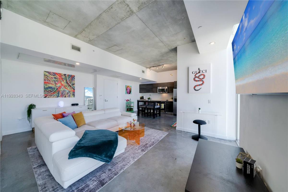 Apartment for rent at 151 SE 1st St #3008, Miami, FL 33131