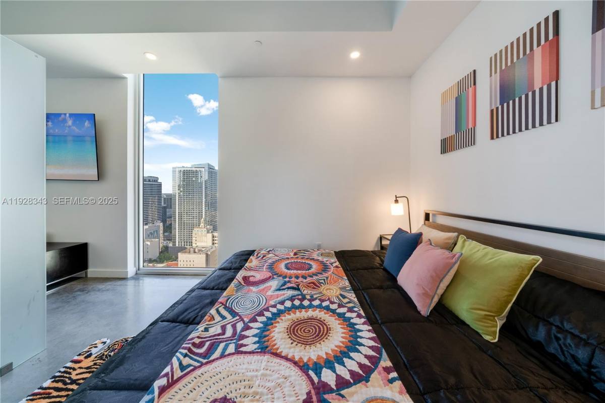 Apartment for rent at 151 SE 1st St #3008, Miami, FL 33131