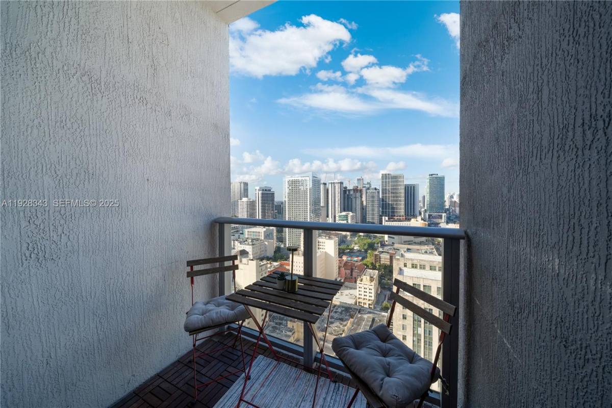 Apartment for rent at 151 SE 1st St #3008, Miami, FL 33131