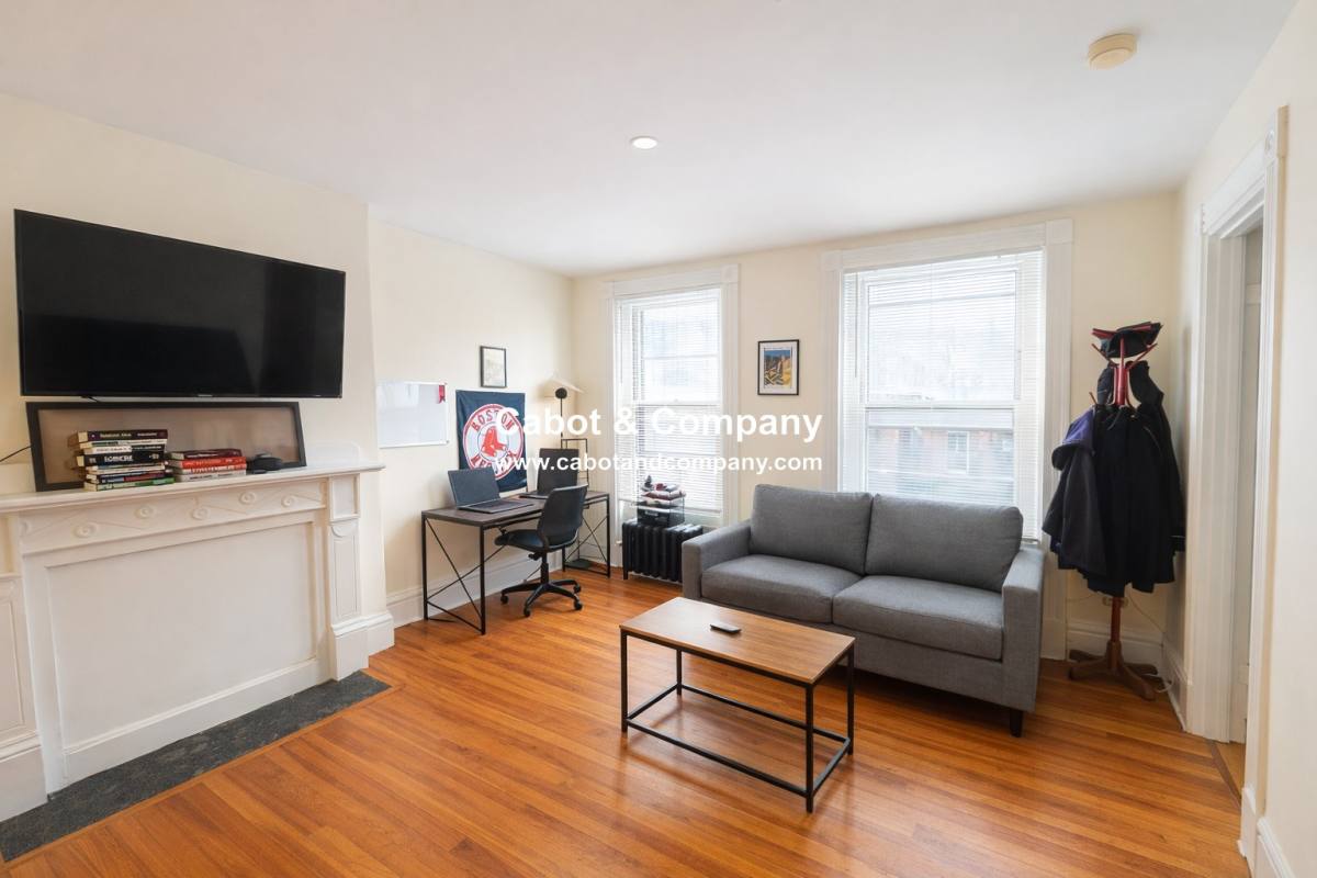 Apartment for rent at 217 Newbury St #2, Boston, MA 02116