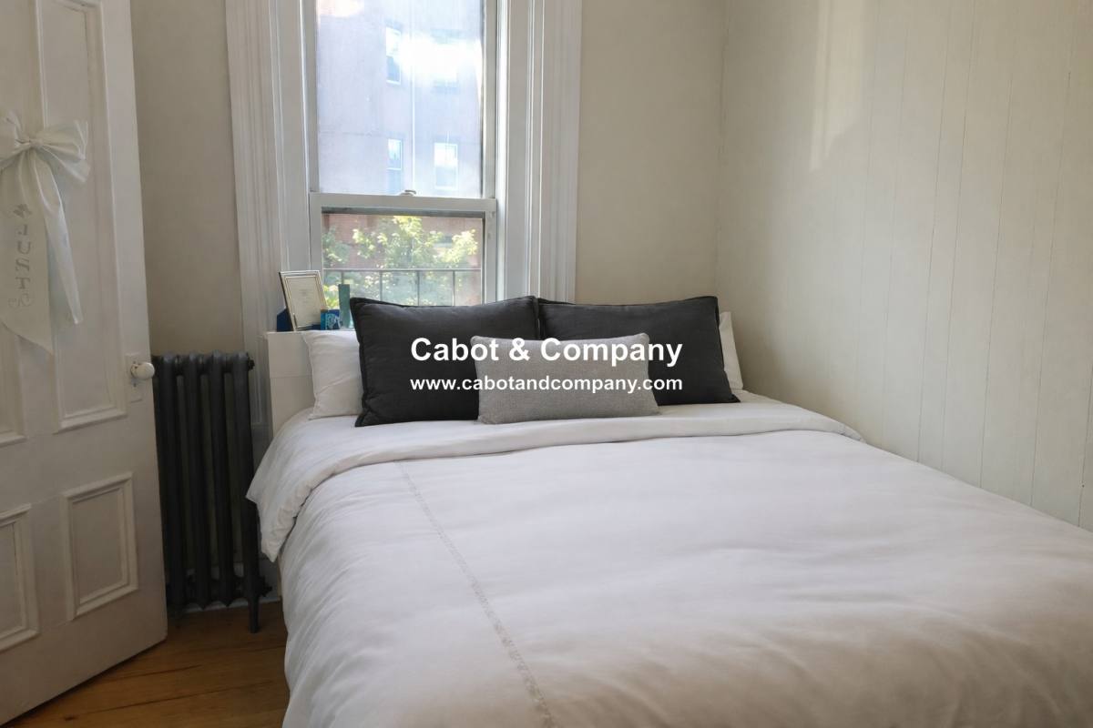 Apartment for rent at 217 Newbury St #2, Boston, MA 02116