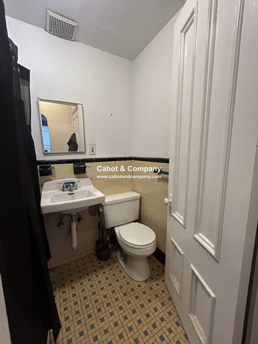Apartment for rent at 217 Newbury St #2, Boston, MA 02116