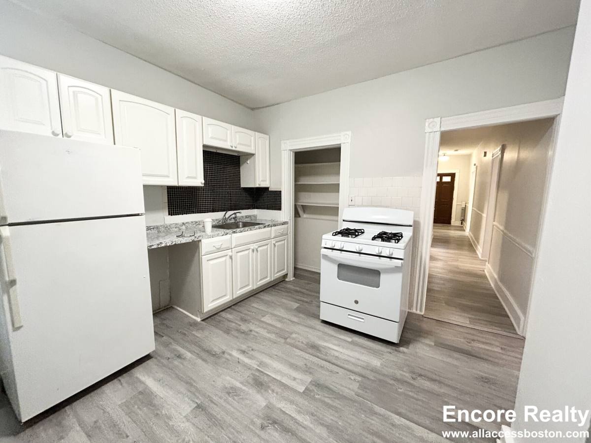 Apartment for rent at 8-10 Oakland St #1, Roxbury, MA 02119