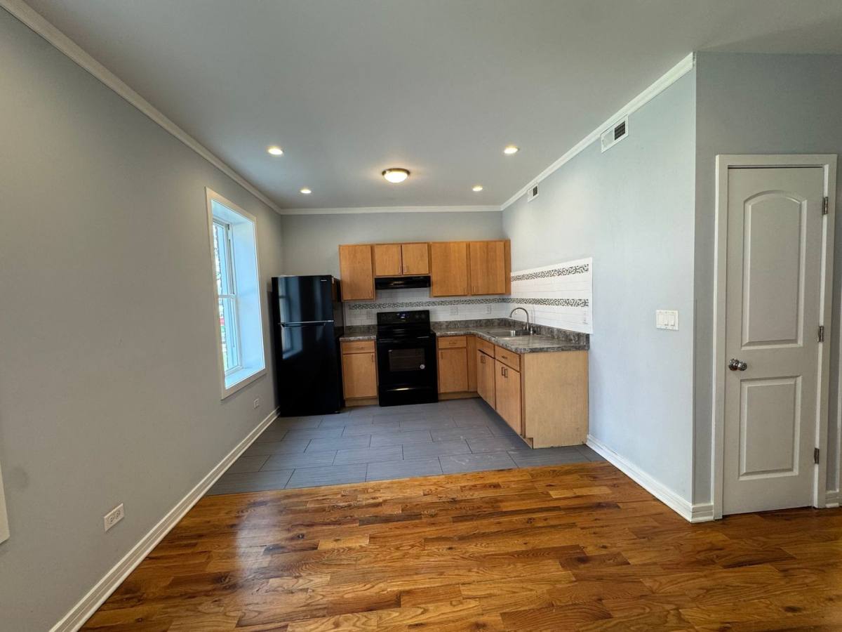 Apartment for rent at 1150 N Keeler Ave #1E, Chicago, IL 60651