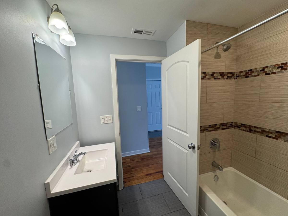 Apartment for rent at 1150 N Keeler Ave #1E, Chicago, IL 60651