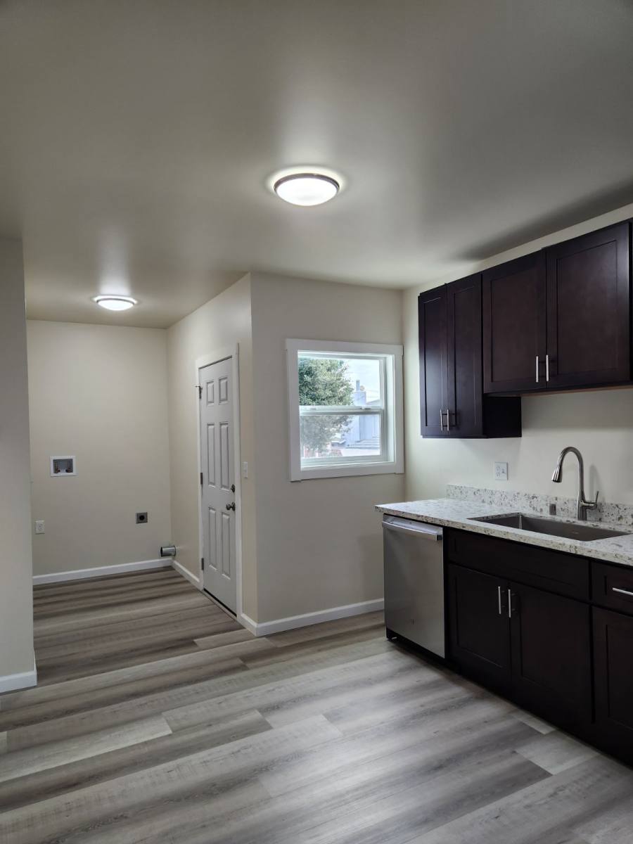 Apartment for rent at 242 16th St, Richmond, CA 94801