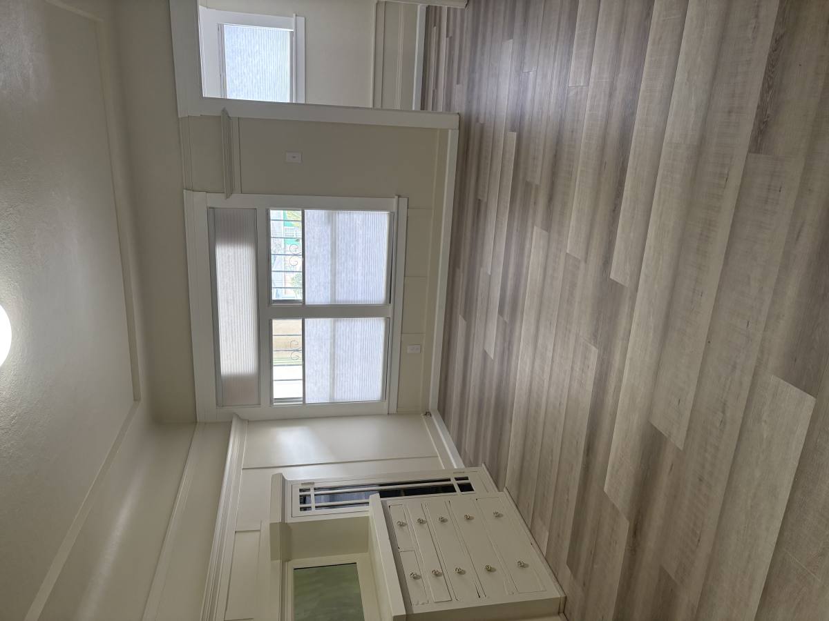 Apartment for rent at 242 16th St, Richmond, CA 94801