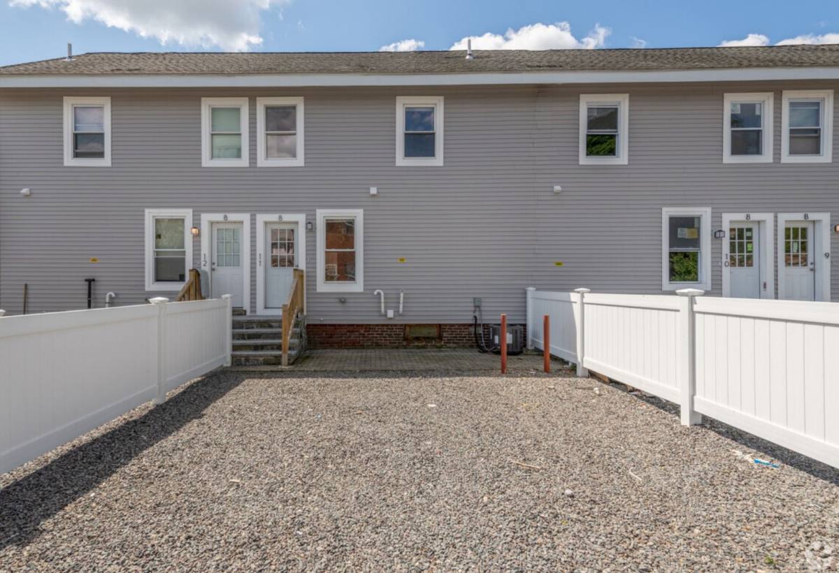 Townhouse for rent at 8 Lawton Place #7, Waltham, MA 02453