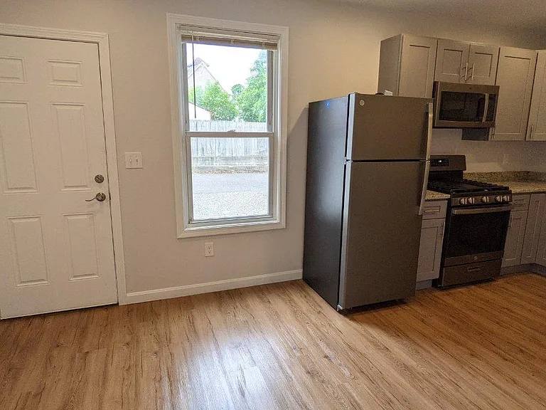 Townhouse for rent at 8 Lawton Place #7, Waltham, MA 02453