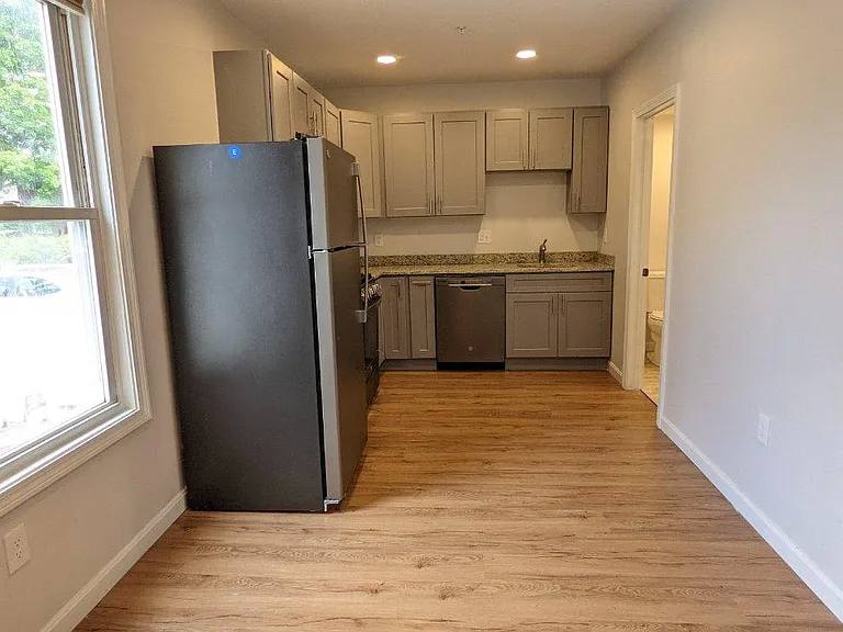 Townhouse for rent at 8 Lawton Place #7, Waltham, MA 02453