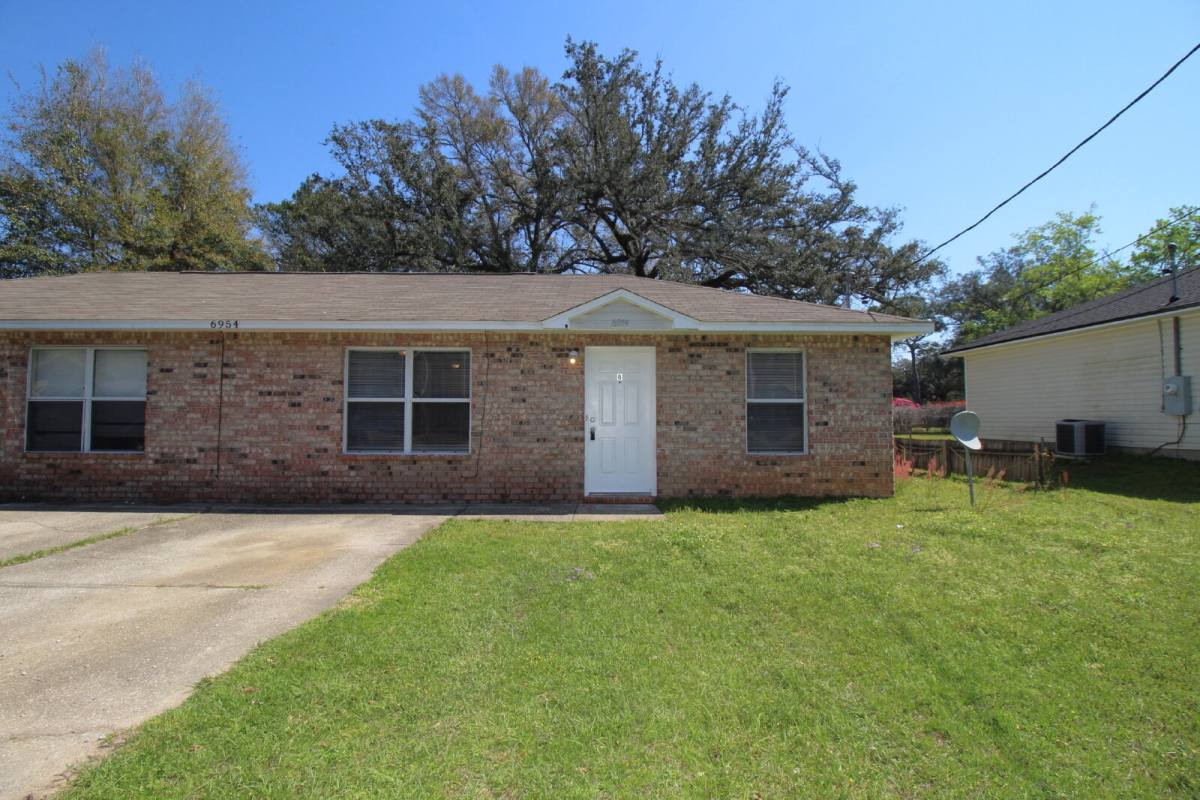 Townhouse for rent at 6954 Woodley Dr #B, Pensacola, FL 32503