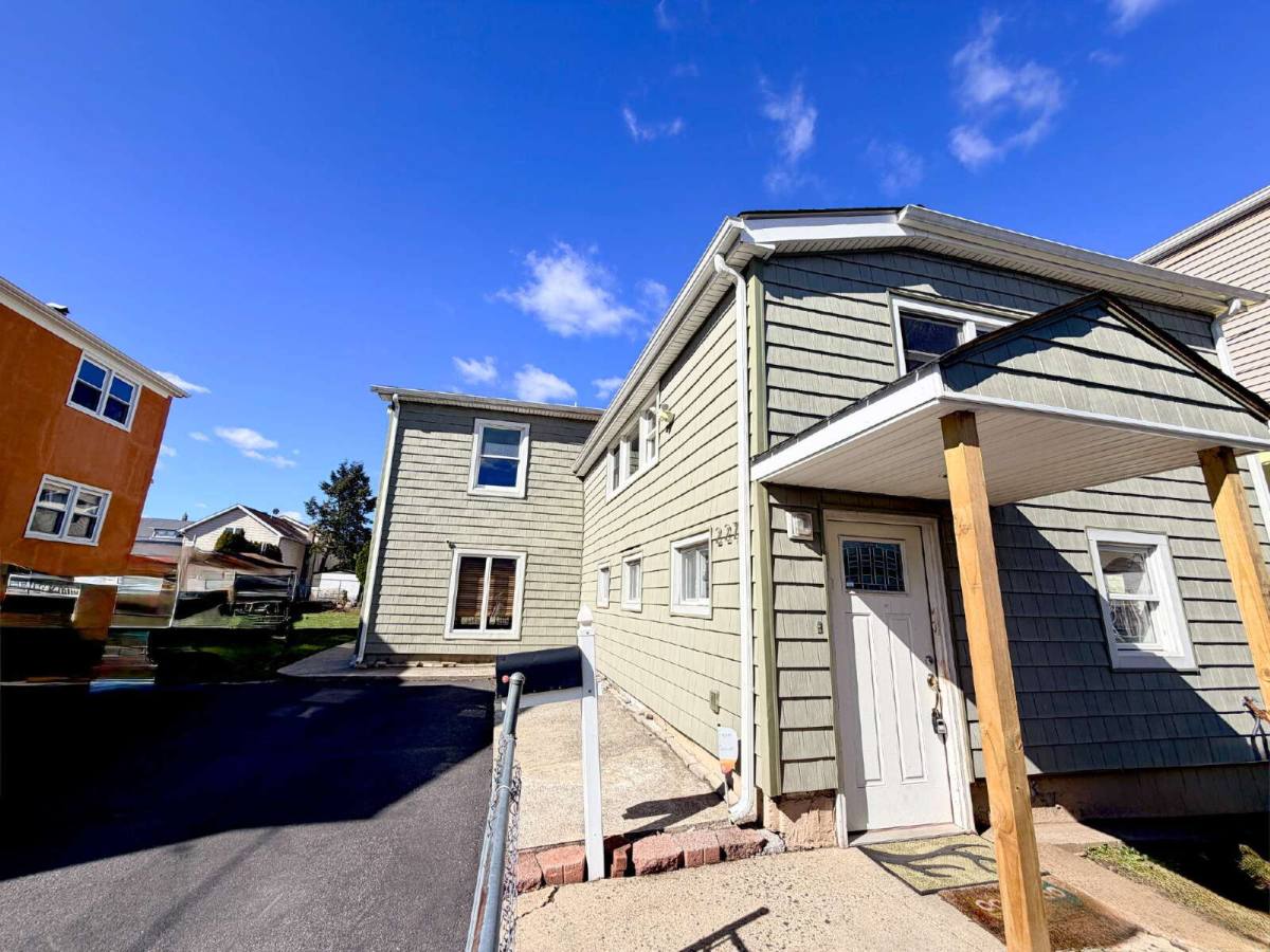 House for rent at 227 Washington Ave, Hackensack, NJ 07601