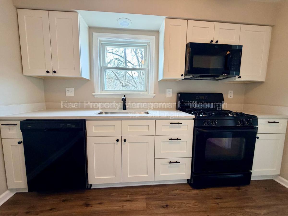 House for rent at 400 Patterson Rd, Bethel Park, PA 15102