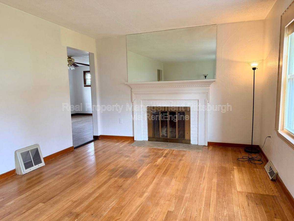 House for rent at 400 Patterson Rd, Bethel Park, PA 15102