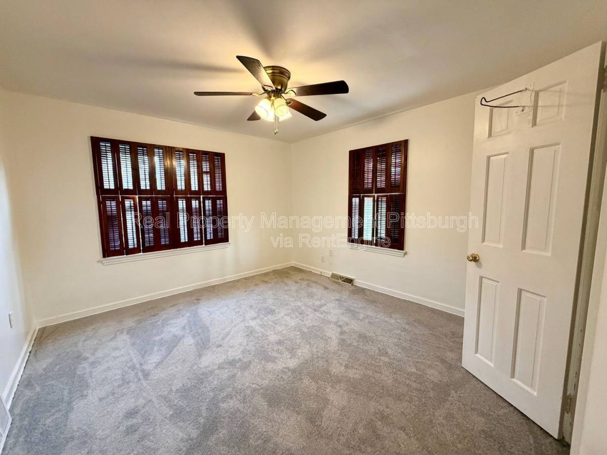 House for rent at 400 Patterson Rd, Bethel Park, PA 15102