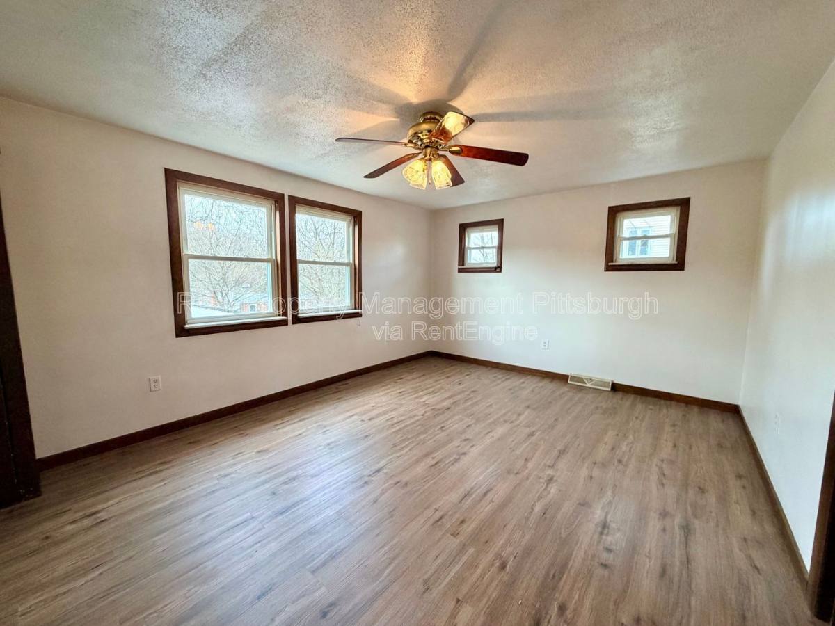 House for rent at 400 Patterson Rd, Bethel Park, PA 15102