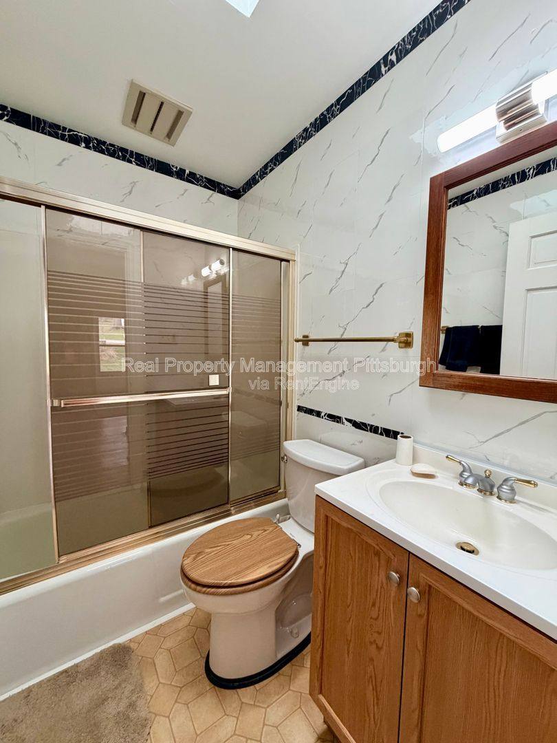 House for rent at 400 Patterson Rd, Bethel Park, PA 15102