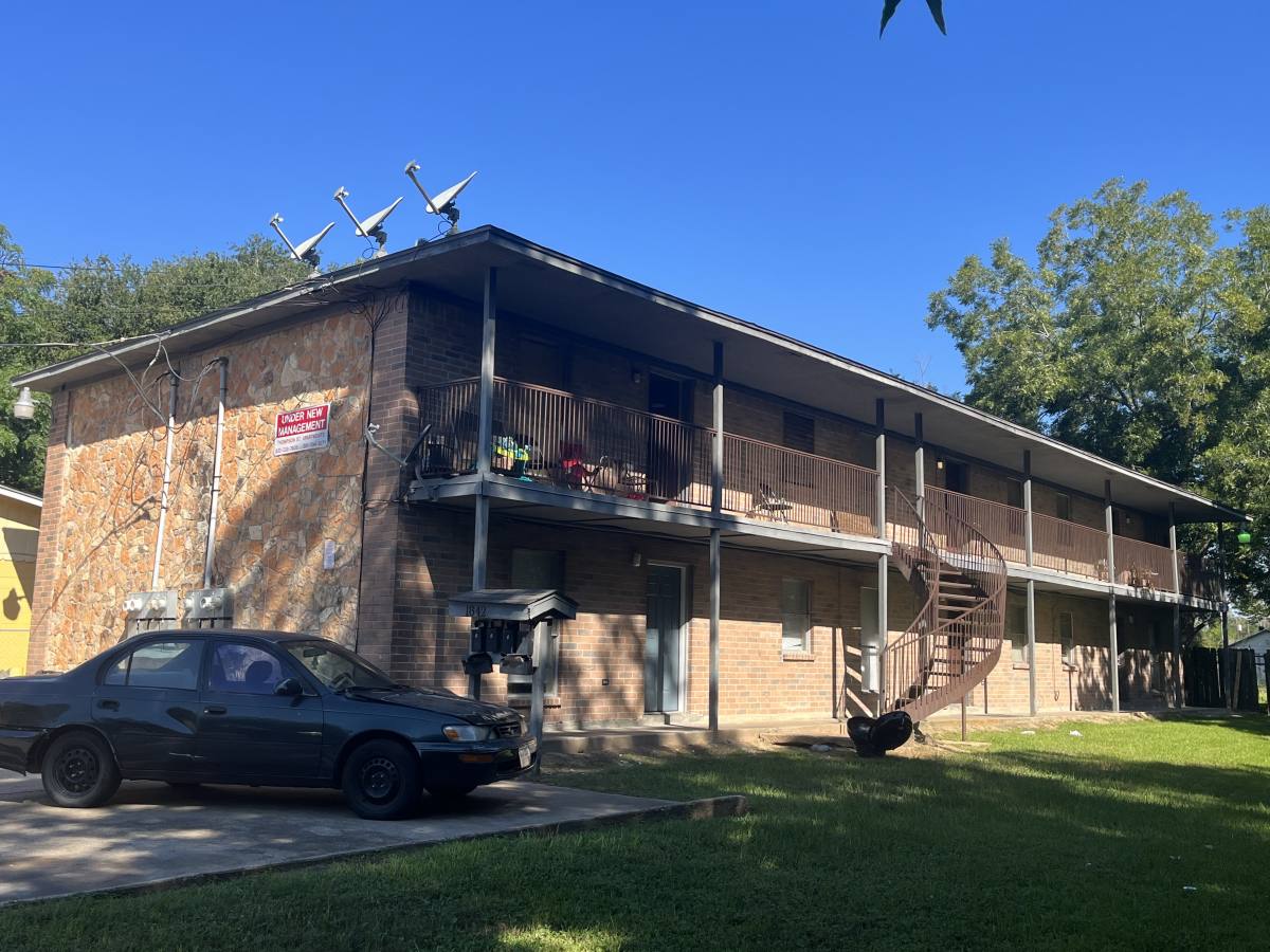Apartment for rent at 1842 Thompson St #2, La Marque, TX 77568