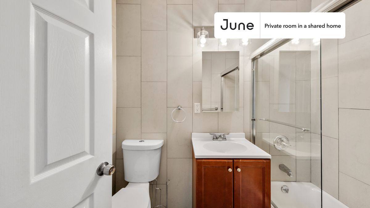 Apartment for rent at 301 E 104th St, New York, NY 10029