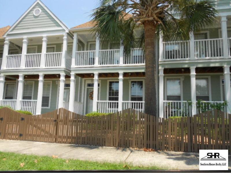 Townhouse for rent at 1010 Hayne St #2, Pensacola, FL 32501