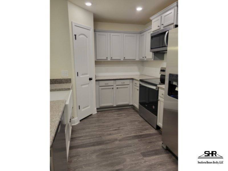 Townhouse for rent at 5061 Peach Dr, Milton, FL 32571