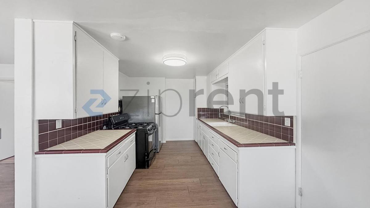 Apartment for rent at 139 W 18th St #8, Merced, CA 95340