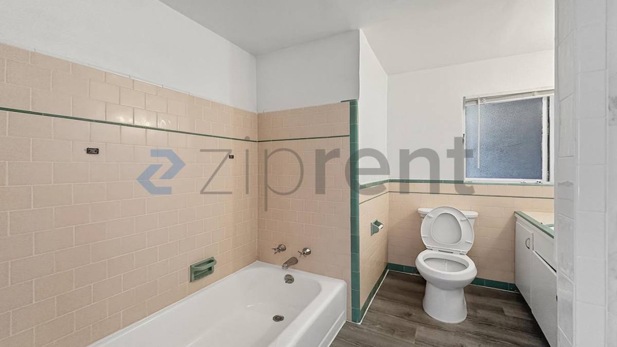 Apartment for rent at 139 W 18th St #8, Merced, CA 95340
