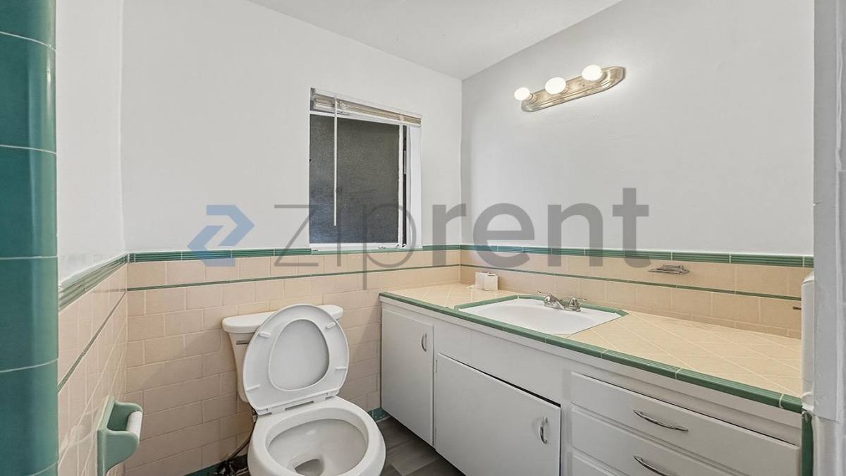 Apartment for rent at 139 W 18th St #8, Merced, CA 95340