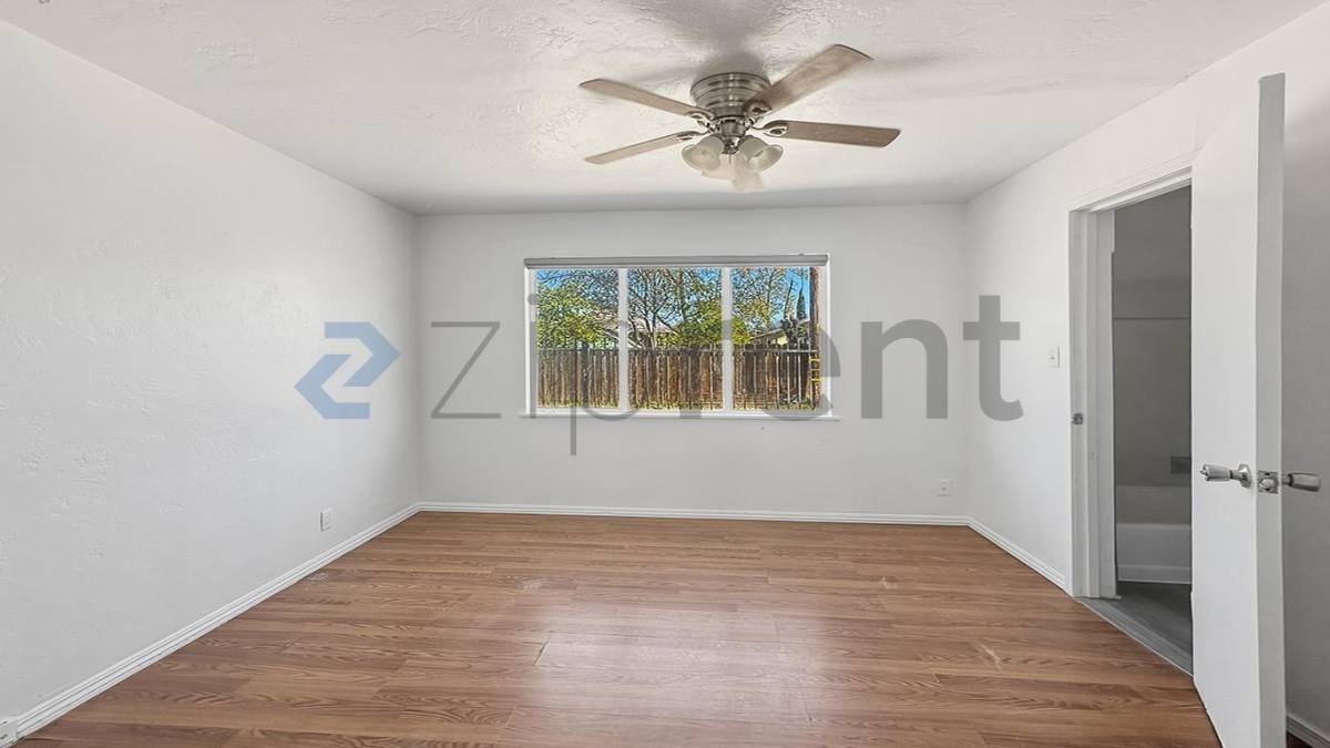 Apartment for rent at 139 W 18th St #8, Merced, CA 95340