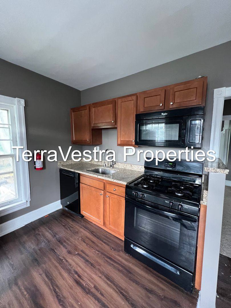 Apartment for rent at 614 Taylor Ave, Collingswood, NJ 08108