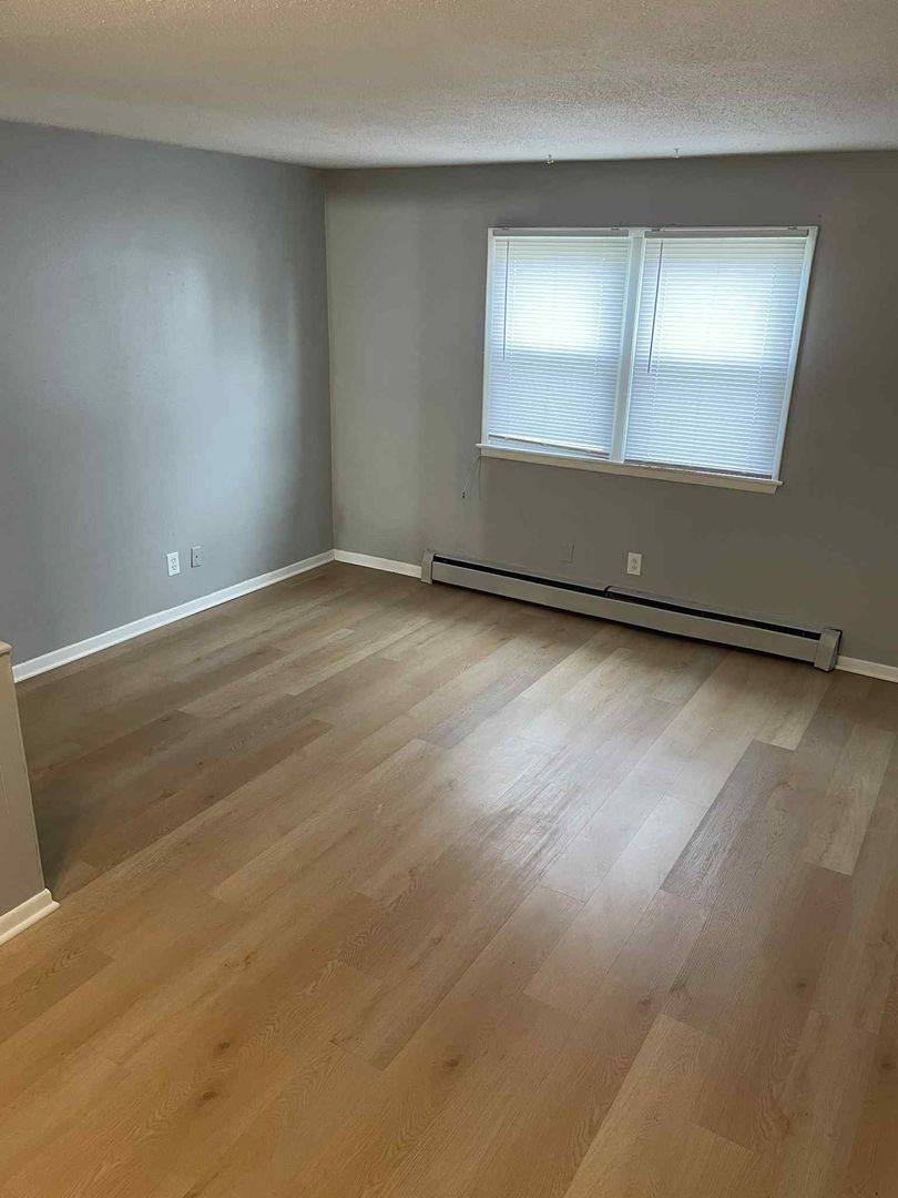 Apartment for rent at 1195 NW Aurora Ave, Des Moines, IA 50313