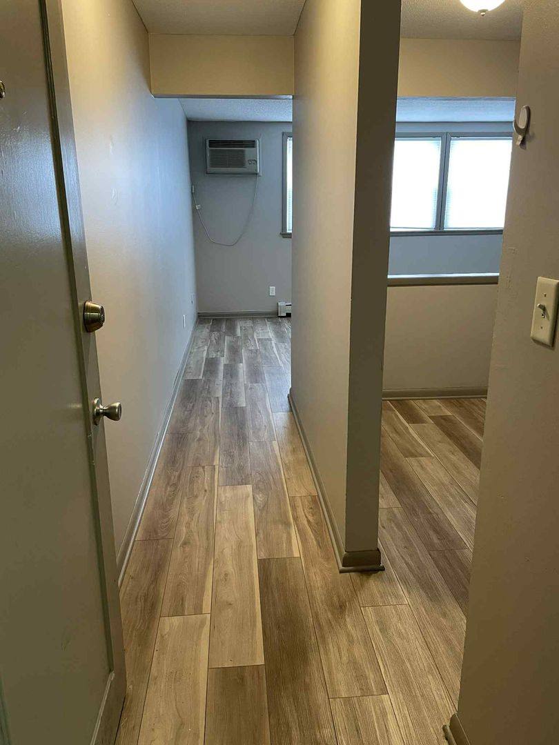 Apartment for rent at 1195 NW Aurora Ave, Des Moines, IA 50313