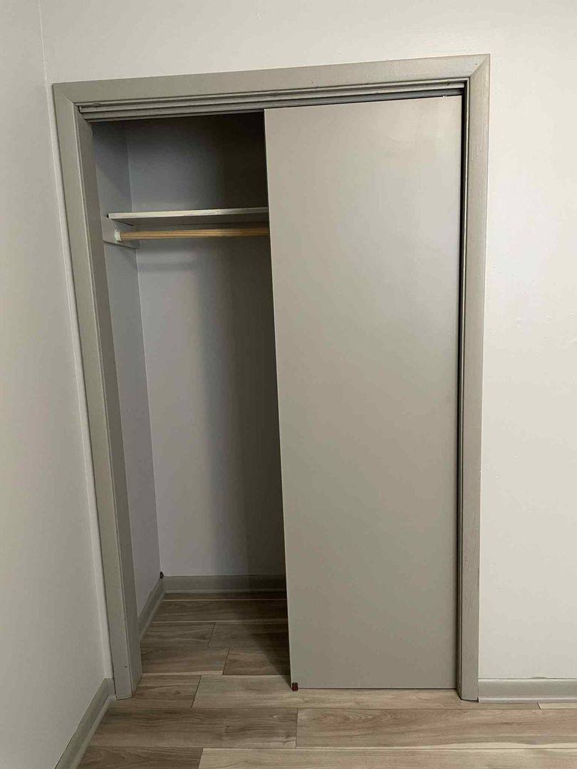 Apartment for rent at 1195 NW Aurora Ave, Des Moines, IA 50313