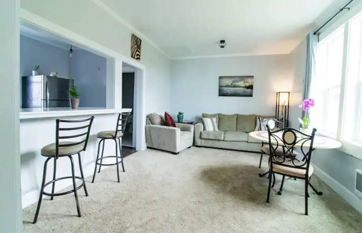 Townhouse for rent at 103 Washington St, Astoria, OR 97103