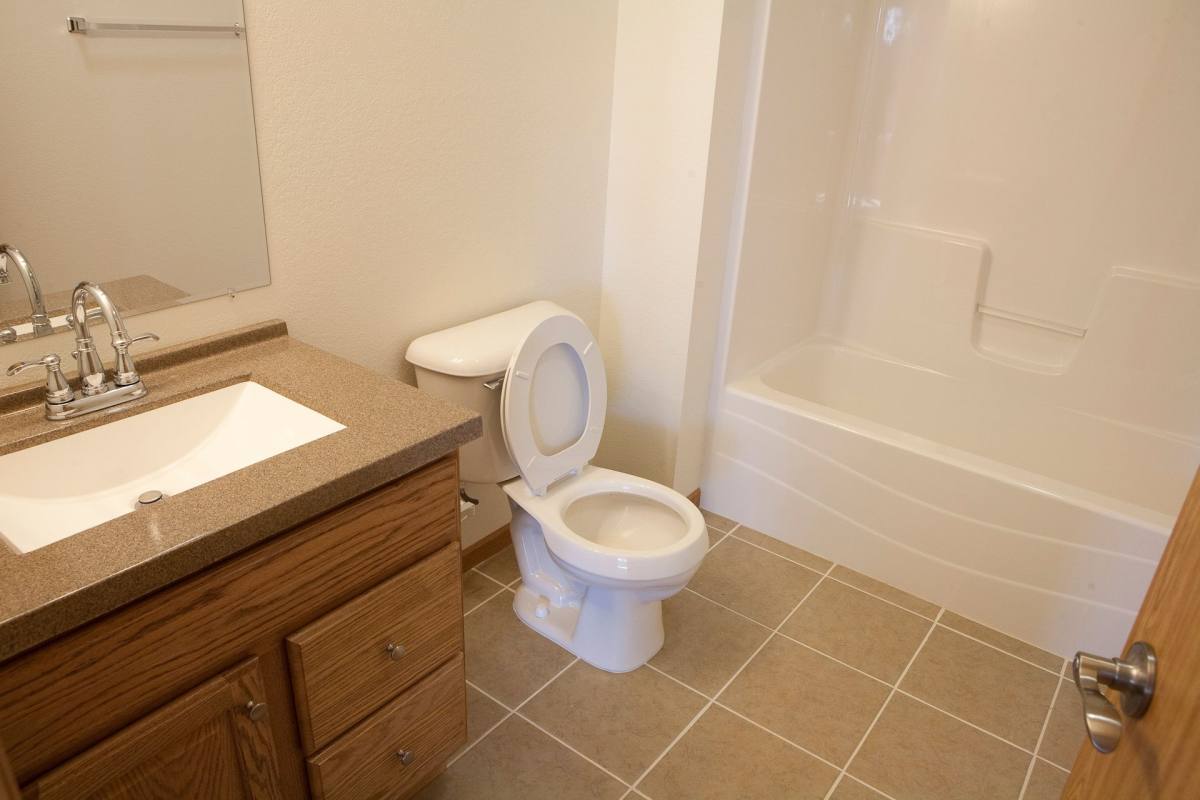 Apartment for rent at 5505 N Frostwood Parkway, Peoria, IL 61615