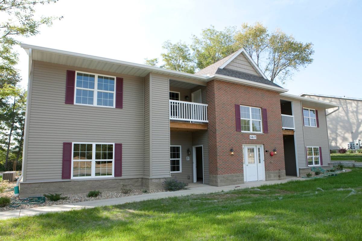 Apartment for rent at 5505 N Frostwood Parkway, Peoria, IL 61615