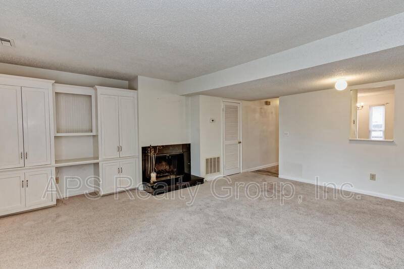 Townhouse for rent at 3771 Heathrow Dr, Winston Salem, NC 27103