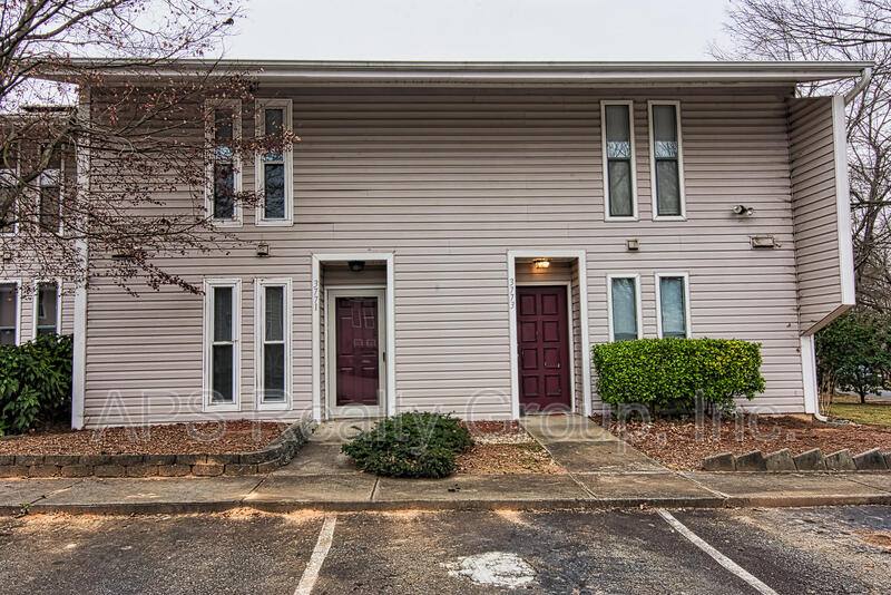 Townhouse for rent at 3771 Heathrow Dr, Winston Salem, NC 27103