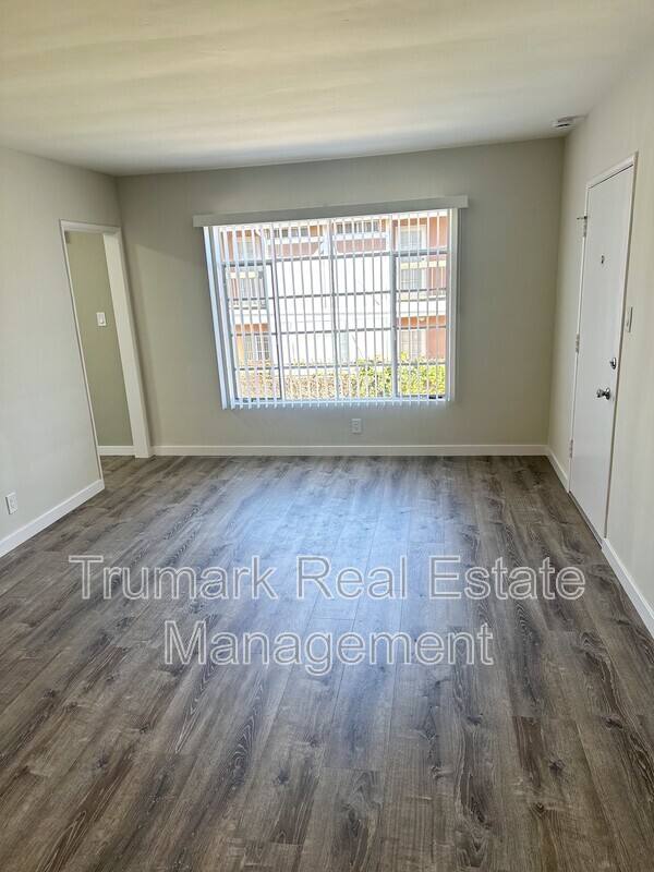 Apartment for rent at 215 W Acacia Ave #6, Glendale, CA 91204