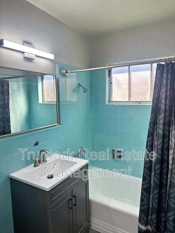 Apartment for rent at 215 W Acacia Ave #6, Glendale, CA 91204