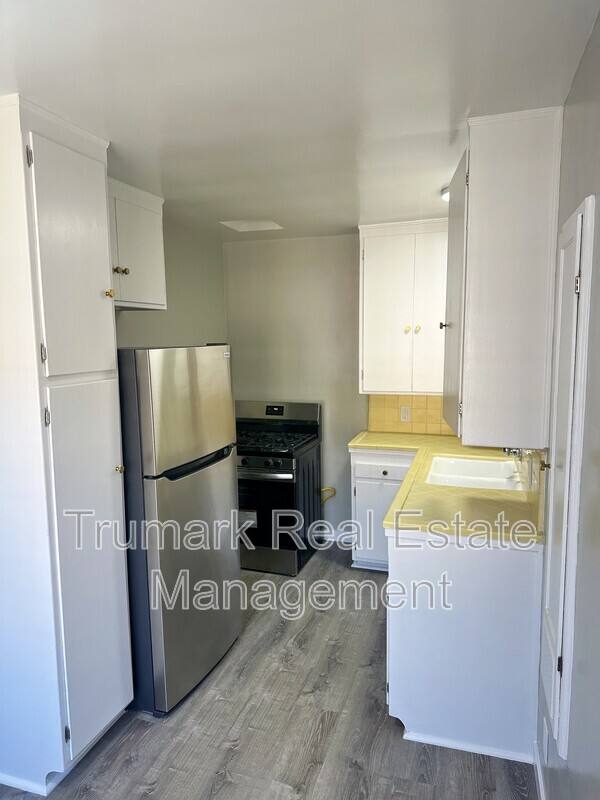 Apartment for rent at 215 W Acacia Ave #6, Glendale, CA 91204