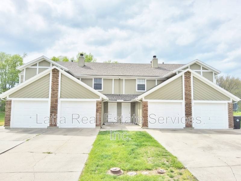 Townhouse for rent at 2117 Highridge Dr #B, Pleasant Hill, MO 64080